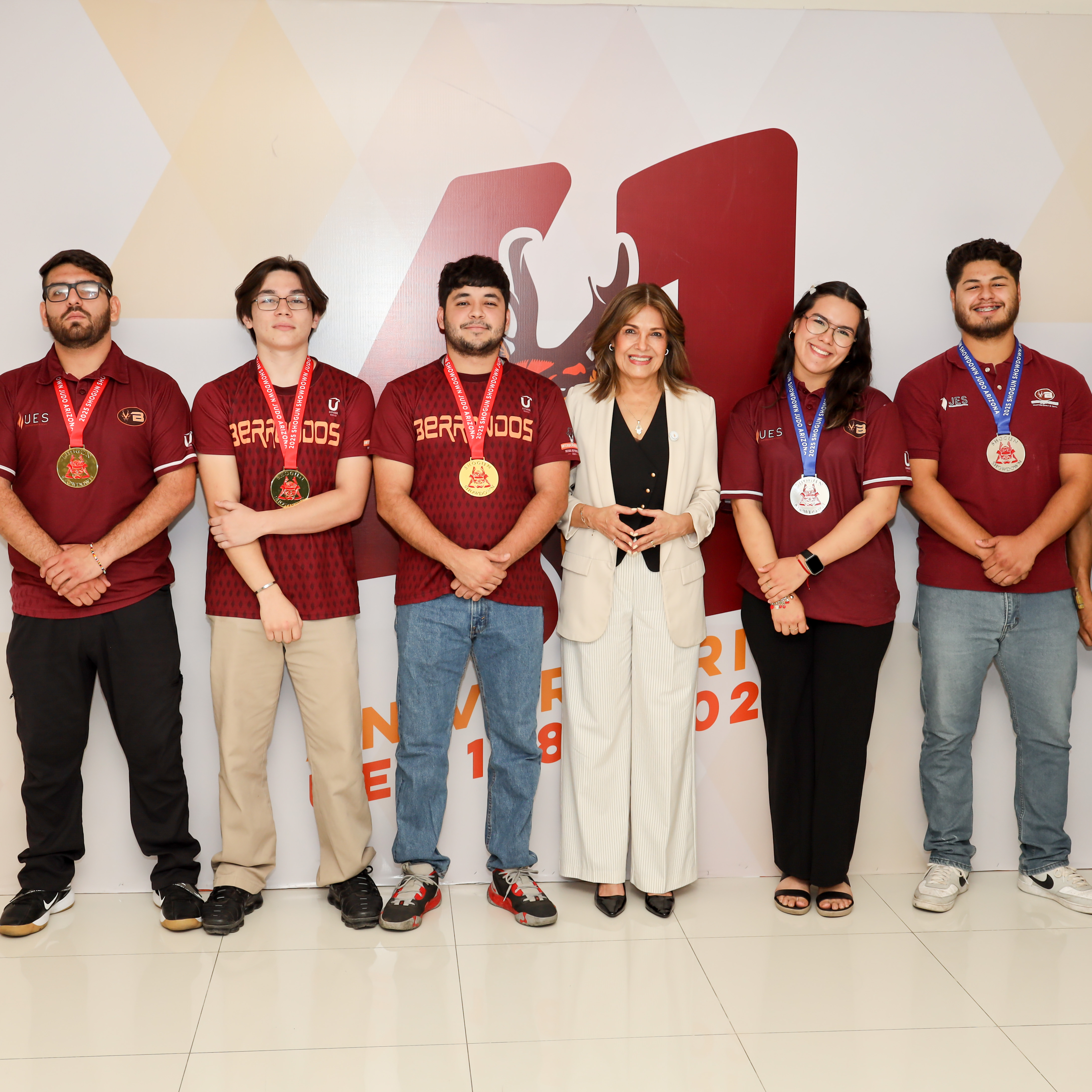 Judokas de la UES ganan medallas de oro y plata en torneo internacional en Arizona